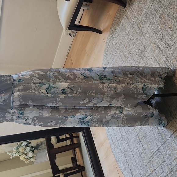 Size 12 light grey floral chiffon high low chiffon dress by David's Bridal - Picture 4 of 6